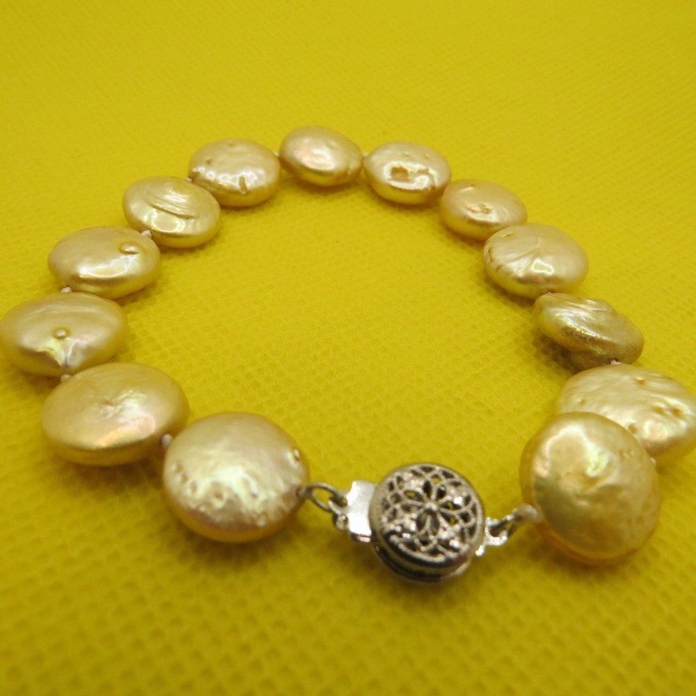 Fresh Water Coin Dice Pearl Bracelet.